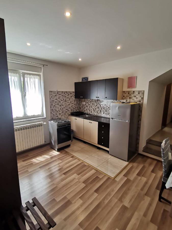 Trilj Apartman Jurika Exterior foto