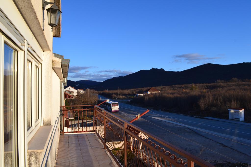 Trilj Apartman Jurika Exterior foto
